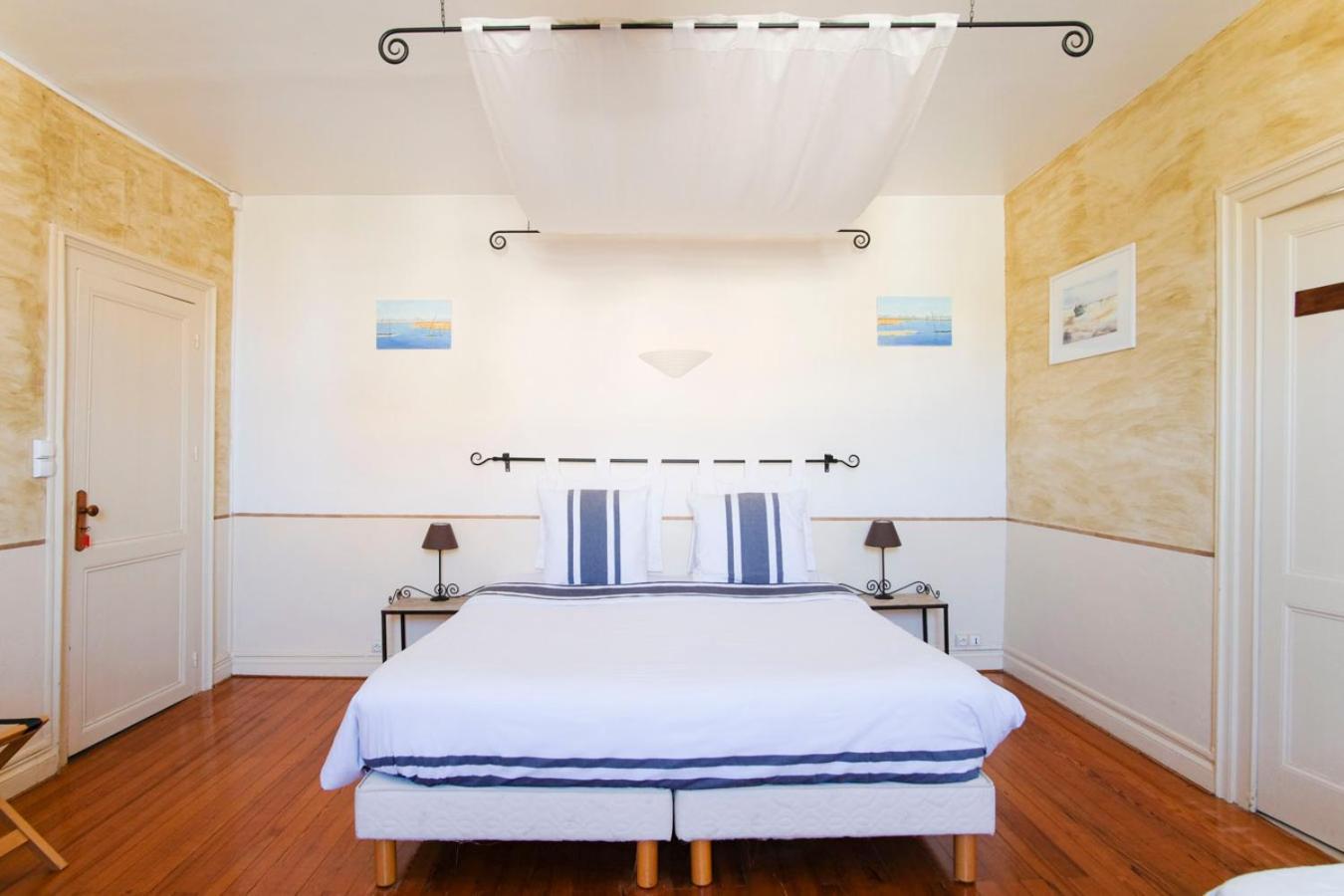 Les Gues Rivieres Bed & Breakfast Pujols  Phòng bức ảnh