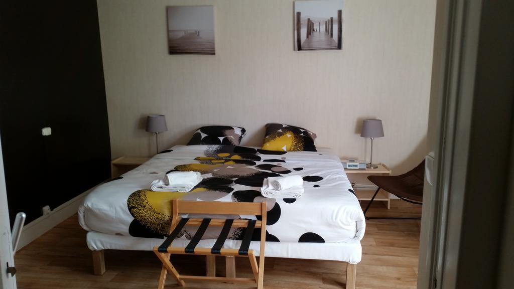Les Gues Rivieres Bed & Breakfast Pujols  Ngoại thất bức ảnh